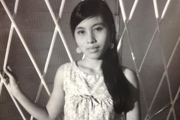 En China Guillermo Apuy conoce a Paulina Cheang, pero él debe regresar a Costa Rica. Durante un año la convence x carta de casarse con él y ella acepta. Hoy, ella es miembro activa de la Colonia China de Puntarenas